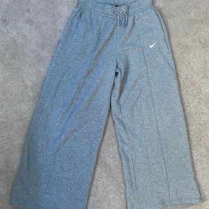 Nike Wide-Leg Sweatpants Gray